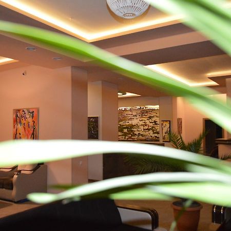 Holiday Hotel & Hostel Ереван Екстериор снимка