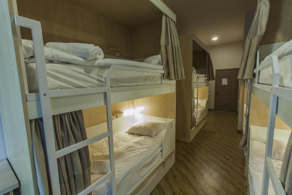 Holiday Hotel & Hostel Ереван Екстериор снимка