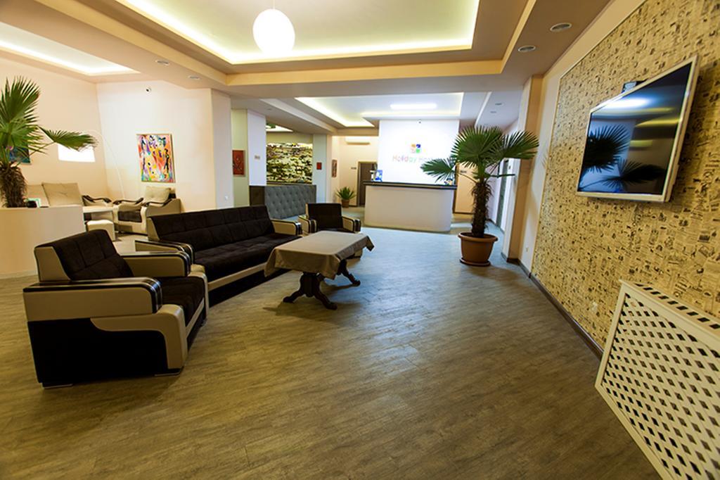 Holiday Hotel & Hostel Ереван Екстериор снимка