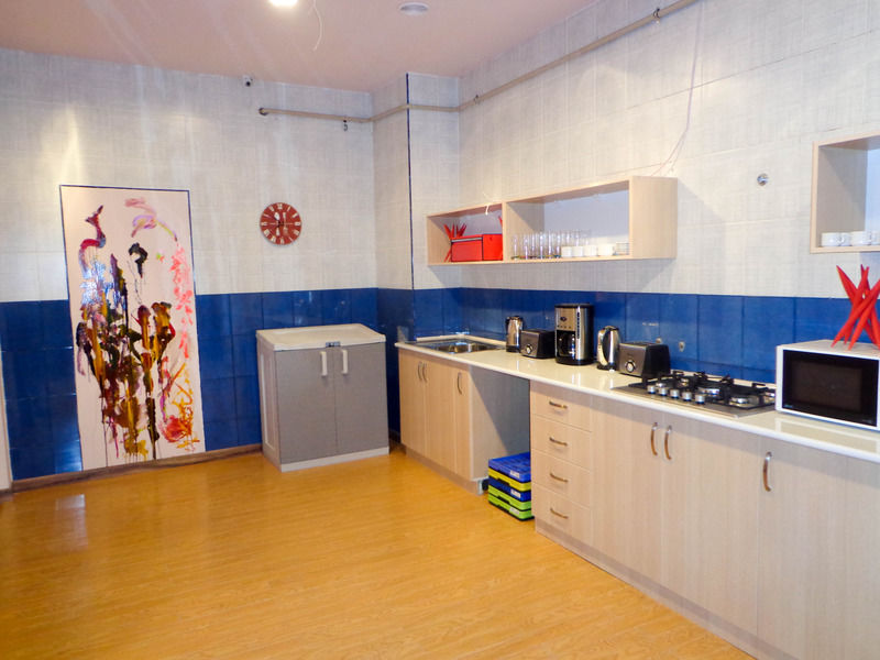 Holiday Hotel & Hostel Ереван Екстериор снимка