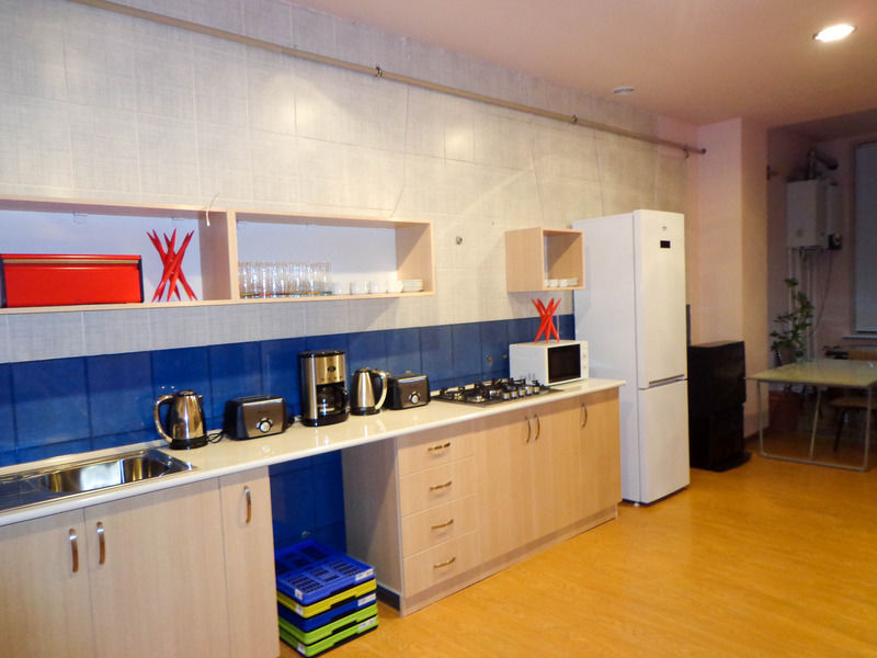 Holiday Hotel & Hostel Ереван Екстериор снимка