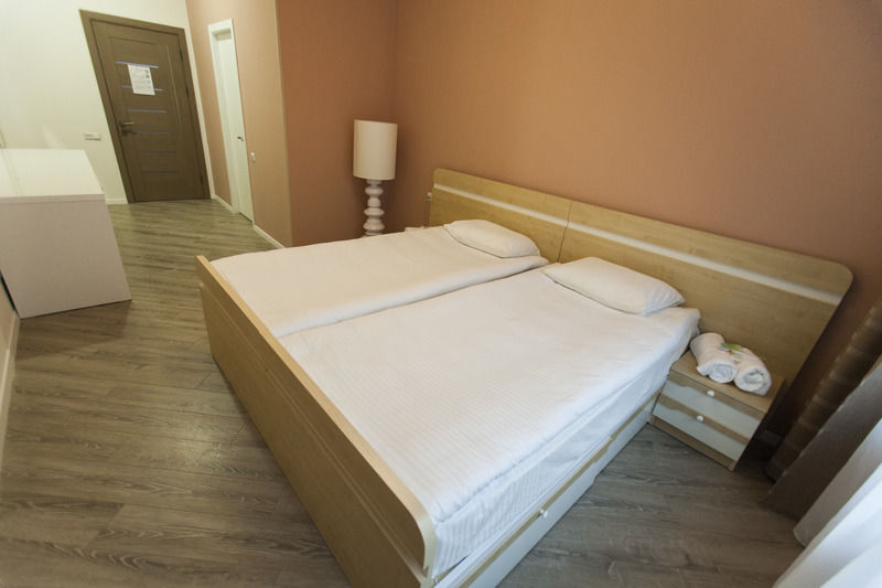 Holiday Hotel & Hostel Ереван Екстериор снимка