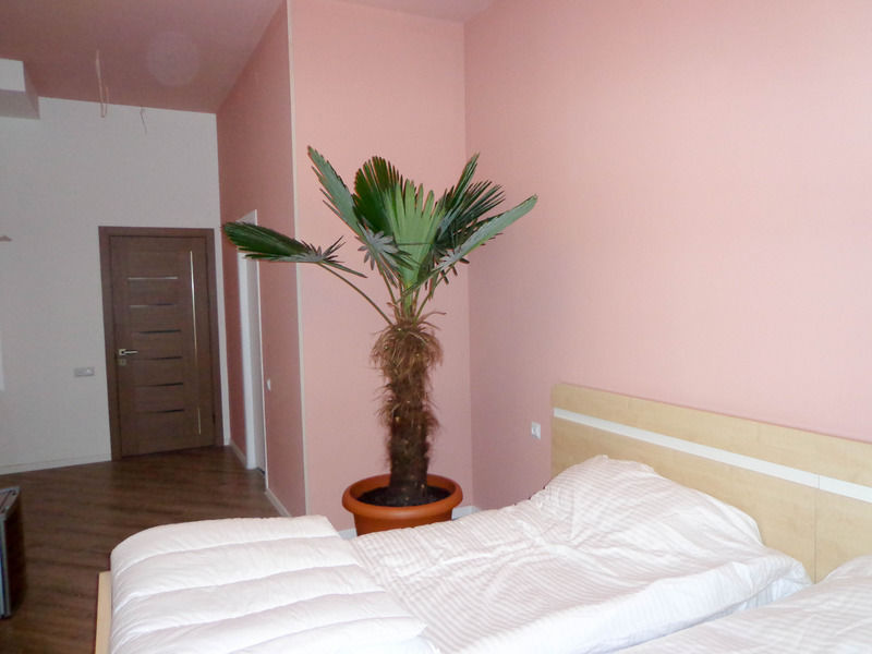 Holiday Hotel & Hostel Ереван Екстериор снимка