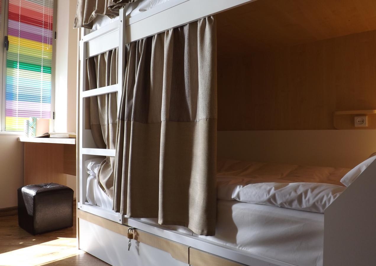 Holiday Hotel & Hostel Ереван Екстериор снимка