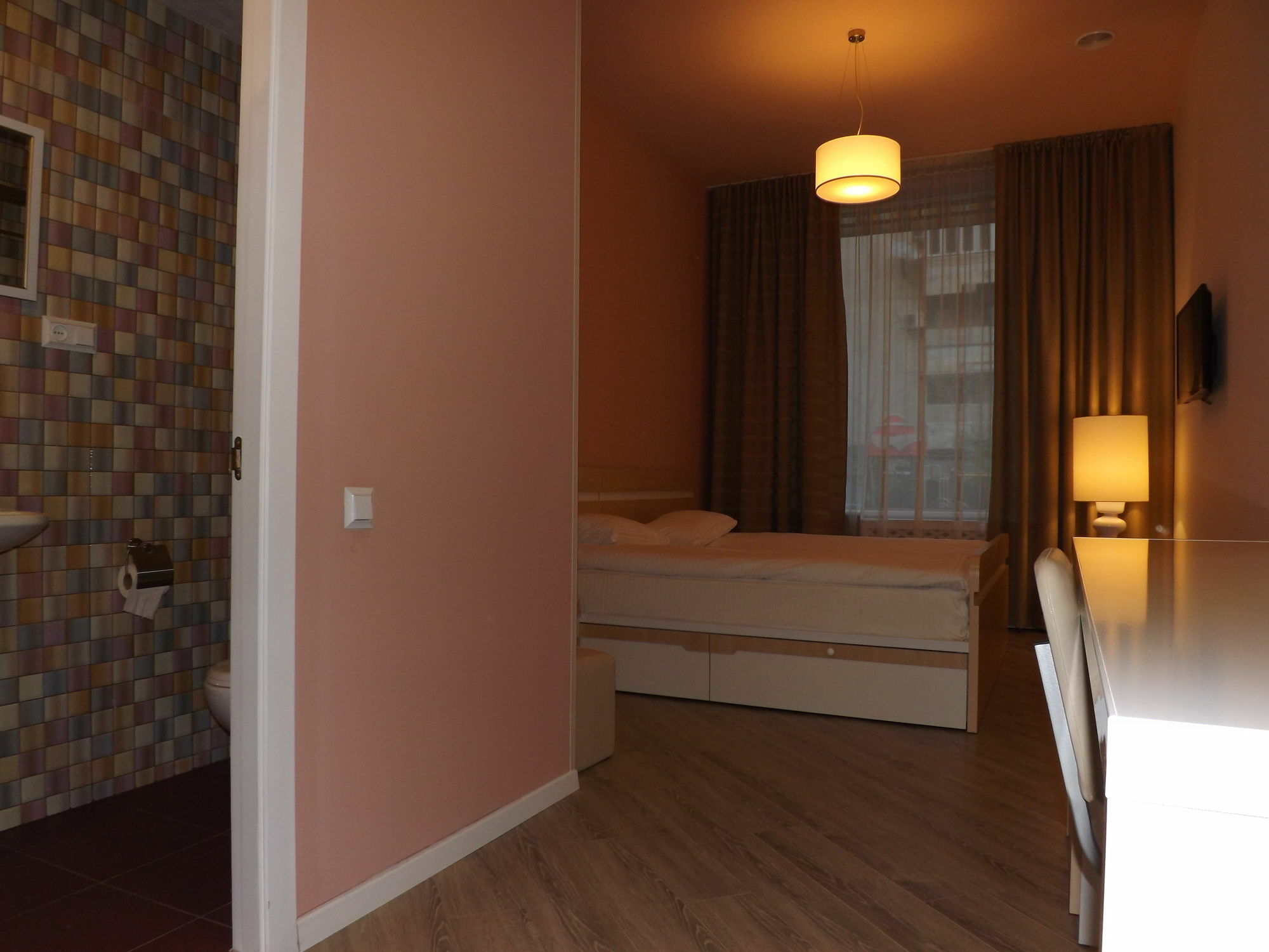 Holiday Hotel & Hostel Ереван Екстериор снимка