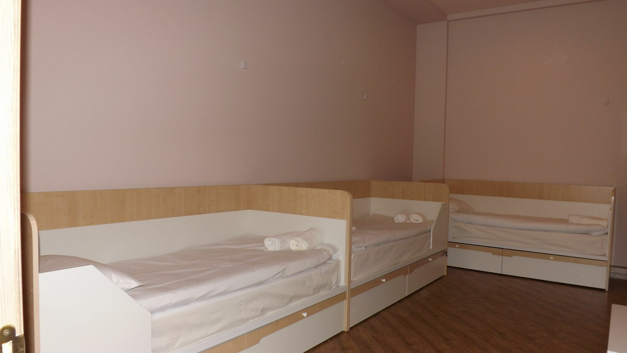 Holiday Hotel & Hostel Ереван Екстериор снимка