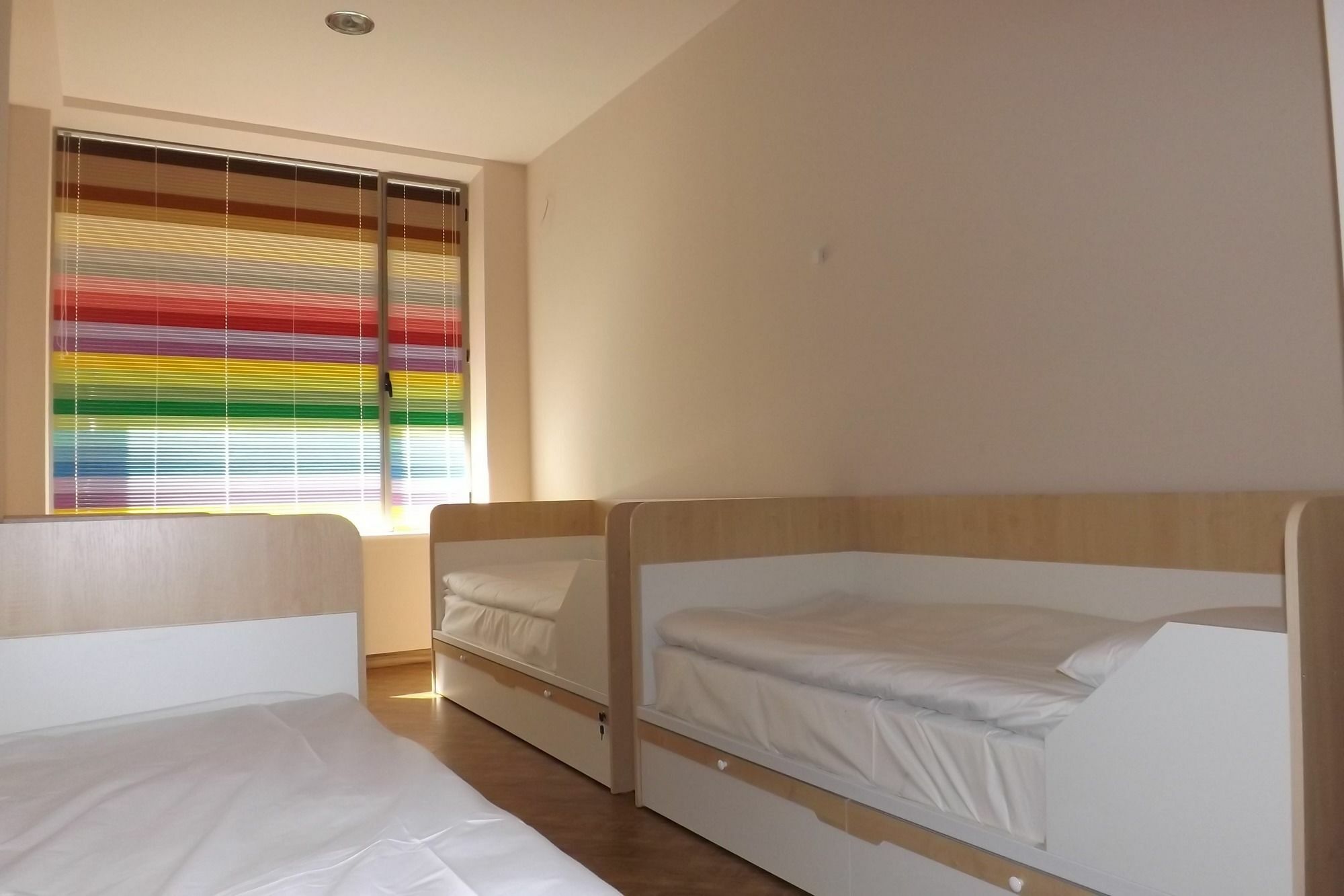 Holiday Hotel & Hostel Ереван Екстериор снимка