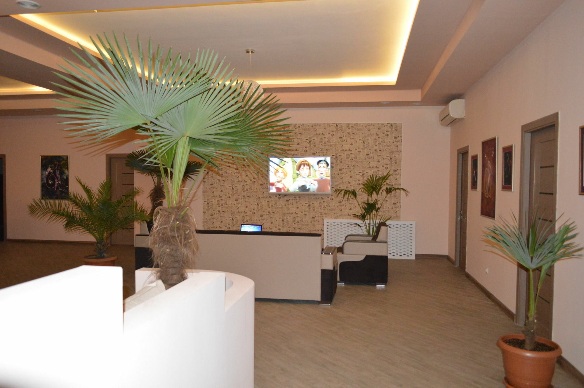 Holiday Hotel & Hostel Ереван Екстериор снимка