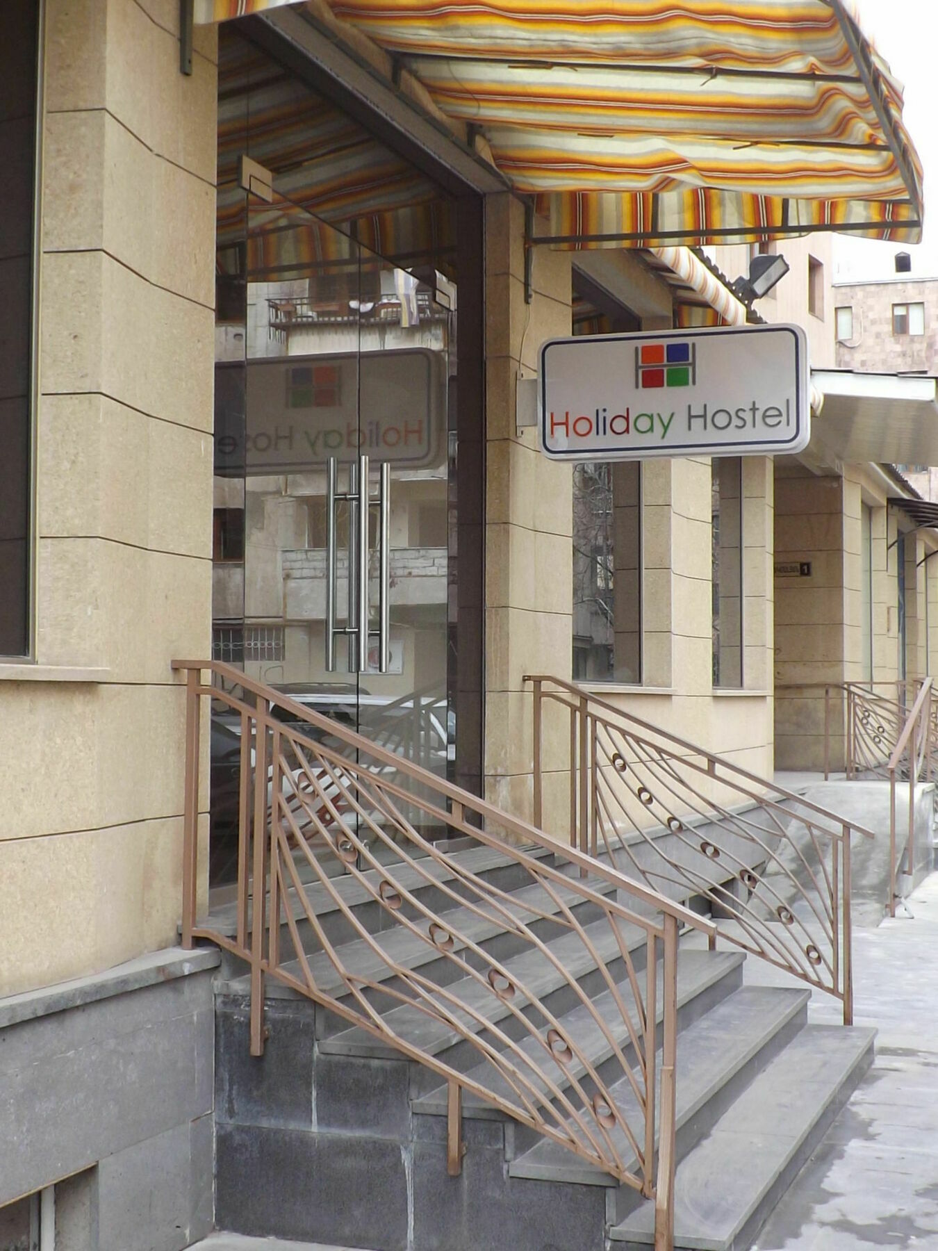 Holiday Hotel & Hostel Ереван Екстериор снимка